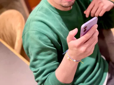 あこや真珠のブレスレットに、平和を願う2色を