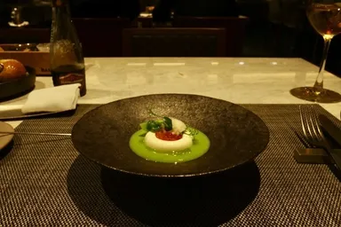 前菜ブラータチーズのパンナコッタ