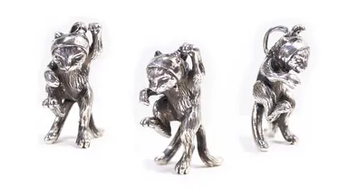 頬かむりをして踊る猫又(いぶし銀)