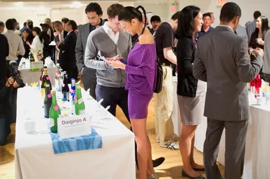 SAKEを楽しむ参加者