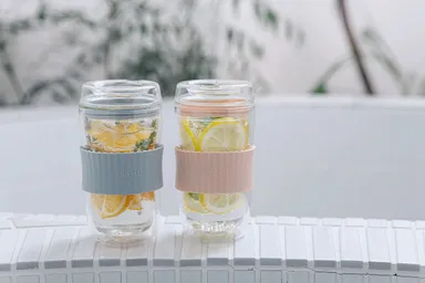 フルーツが爽やかな飲み物も結露しにくいので、最後までクリアに美しく見え、美味しくお召し上がりいただけます。