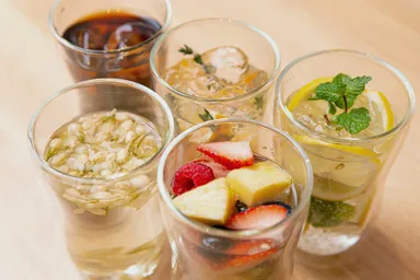 ガラス製で臭い移りの心配もいりませんので、デトックスウォーターやカクテルにも最適です。