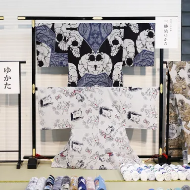 反物で仕立てた羽織の例／上：歌川国芳「小子部栖軽豊浦里捕雷」(348／刺し子)、下：同「荷宝蔵壁のむだ書き」(2312／刺し子)