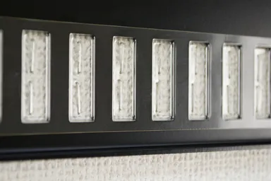 ホッチキスで石膏ボードに