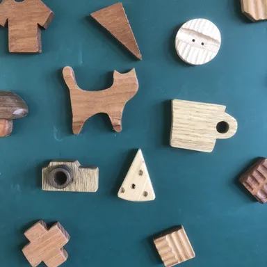 参加特典として、ミュージアムでもらえる木製マグネットの引き換えチケットをプレゼントします。