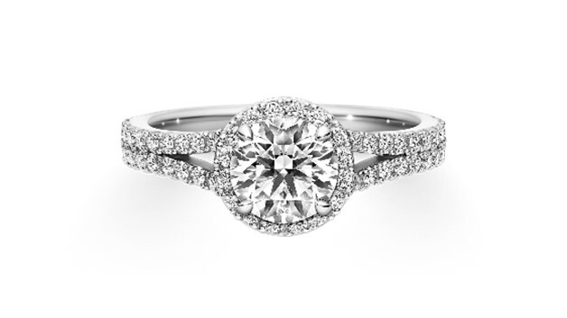 ダイヤモンドの絢爛な輝きに魅せられる・プレミオンシリーズ～婚約指輪 
