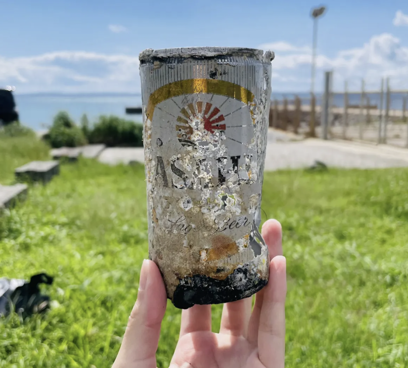 海中で見つけた50年以上も前のビール缶