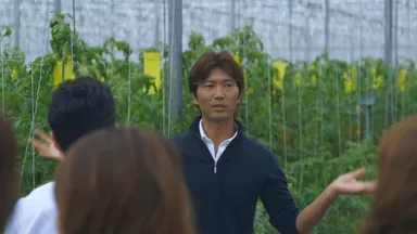 見せます！いわき　CM画像2　農作物の魅力を力説する生産者