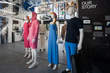 アルファタウリ ピッティーウオモ会場内ディスプレー1