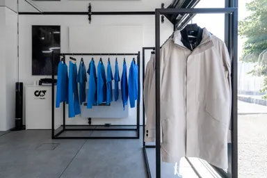 アルファタウリ ピッティーウオモ会場内ディスプレー2