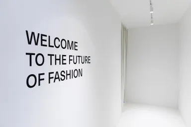 アルファタウリ ミラノサローネ インスタレーション会場内観1