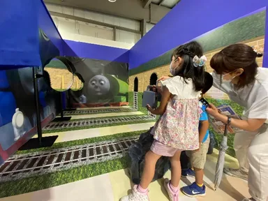 誰がいるかな？夜のトンネル