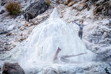 高瀬渓谷の噴湯丘