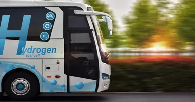 四川省では、水素エネルギーを燃料とする燃料電池車や燃料電池などの開発・製造・普及事業が積極的に進められている