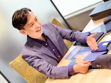 熟練のテーラーが出張し、一人ひとりに合った提案をしてくれる