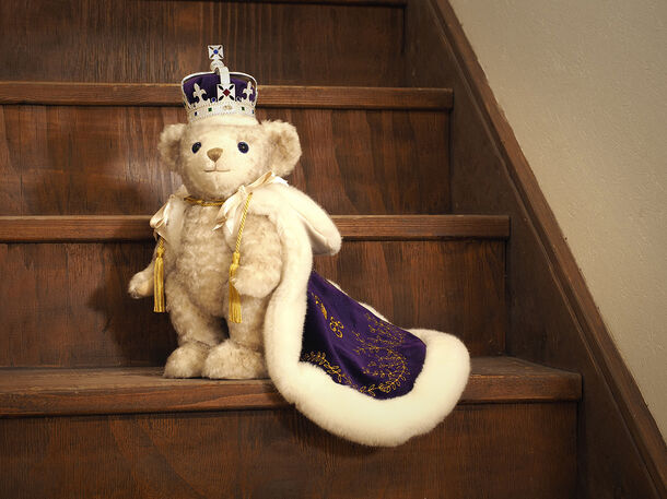 通常在庫品 英国王室公式 ぬいぐるみ テディベア エリザベス女王 プラチナジュビリー ぬいぐるみ