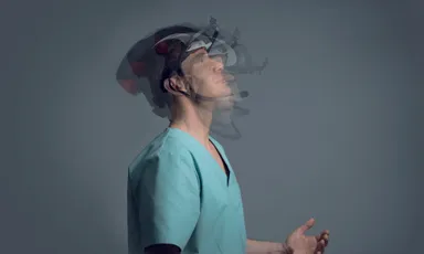 ViVi サージカルヘルメット：装着時の動き