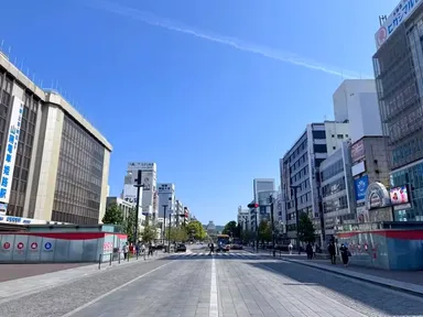 メインストリートの大手前通り