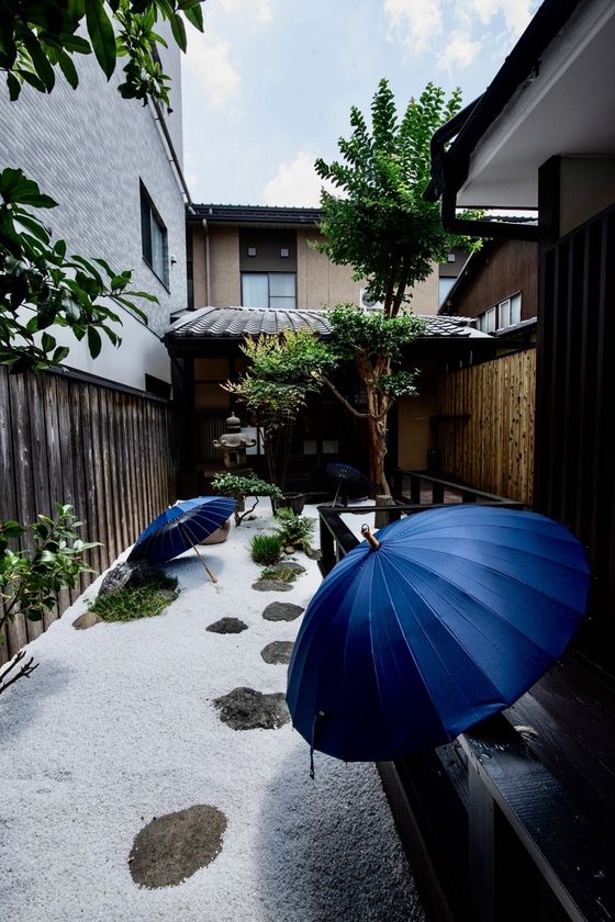京都・二条城前にコーヒーとアパレルが楽しめるカフェ 「兎珈琲