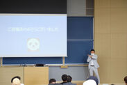 福岡大学で講義を行う青柳社長