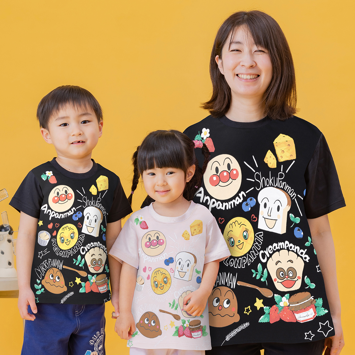 アンパンマンの子ども服ブランドから親子で着られる「カフェ柄Tシャツ 