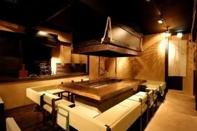 方舟　新橋店店内