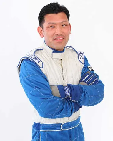 当店代表：小野(元自動車のレーシングドライバーで2年連続全日本チャンピオン、世界で準優勝)