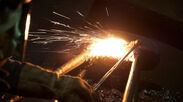 『ガス熔流加工』フリーハンドで炎を操り鋼材を彫刻のように成形