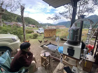 竈門でお湯を沸かし冷却抽出