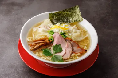 手打ちわんたん麺(塩) 900円