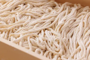 全粒粉を使用した香り高い麺 1