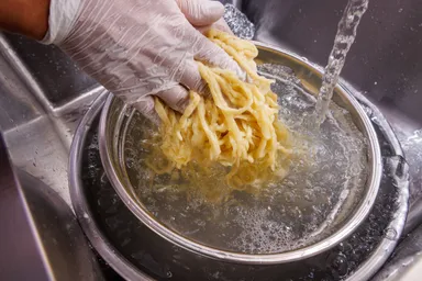 全粒粉を使用した香り高い麺 3