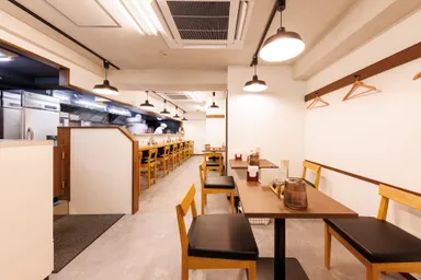 テーブル席もございます