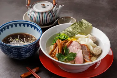 出汁も飲める 手もみ麺つけそば