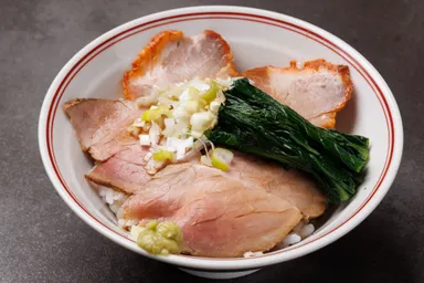 わさびが合う焼豚丼