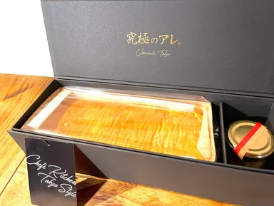 究極のアレ。「究極のチーズケーキ(蜂蜜トリュフバター付)」