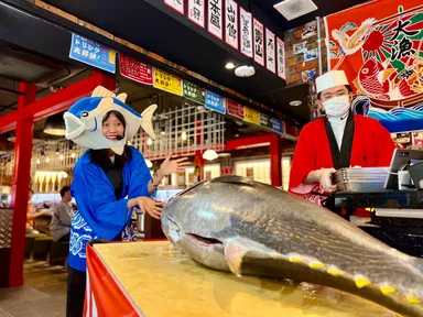 ド派手なショーで景気付け