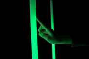 Attract fluorescence　 - 触れると光る蛍光灯と蛍光のしくみ - 美田翼(芸術学部インタラクティブメディア学科助手)