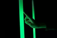 Attract fluorescence　 - 触れると光る蛍光灯と蛍光のしくみ - 美田翼(芸術学部インタラクティブメディア学科助手)