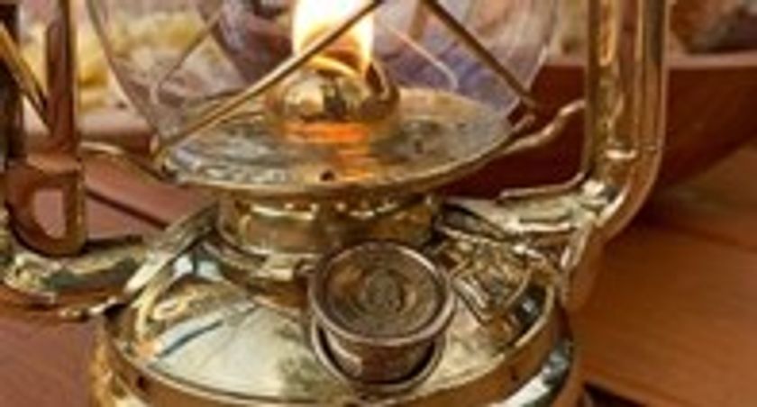 米国バーモント州発！真鍮製のオシャレで本格派のオイルランタン『Vermont Lanterns バーモントランタン』 全国のアウトドア専門店 ・自社ECサイトにて販売中｜カタセ株式会社のプレスリリース