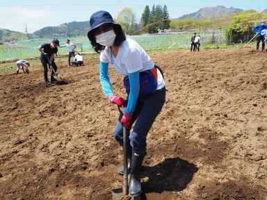 苗木オーナー様　苗木の植え付け体験