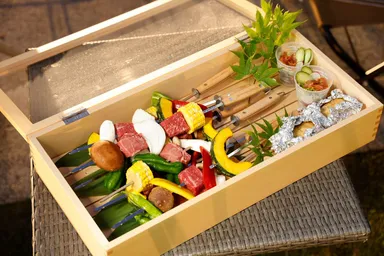 グランピング夕食／南信州牛と地元野菜の串焼きBBQ