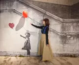 ＜街並み再現展示｜ London.UK「Girl with Balloon」東京展の様子＞