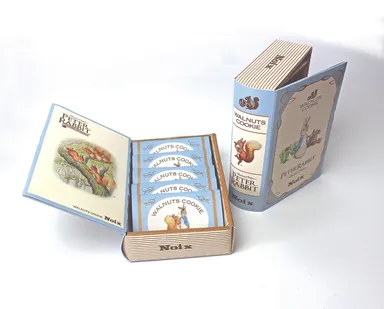 可愛らしい世界観を楽しめるBOOK型