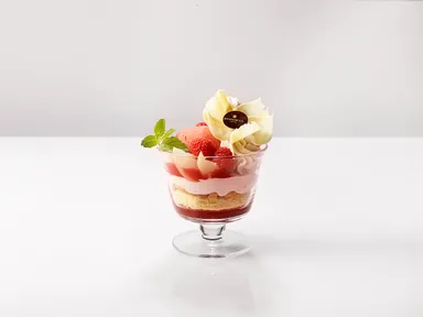 白桃ラズベリーパフェ