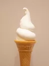 牛乳屋さんのソフトクリーム　250円(税込)