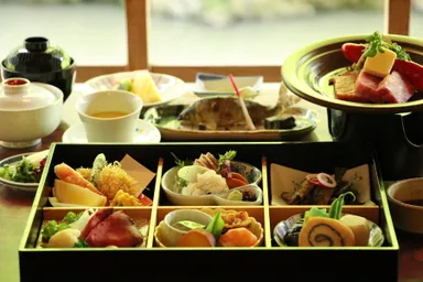 高雄川床料理イメージ