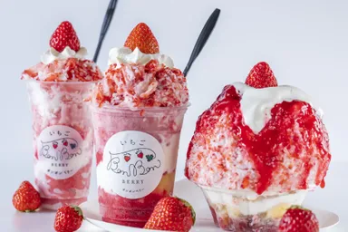 左から けずりいちごおり、いちごパフェごおり、クリームパフェごおりDX
