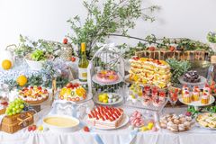 いちごづくしのスイーツビュッフェ『いちごのサマーバケーション』