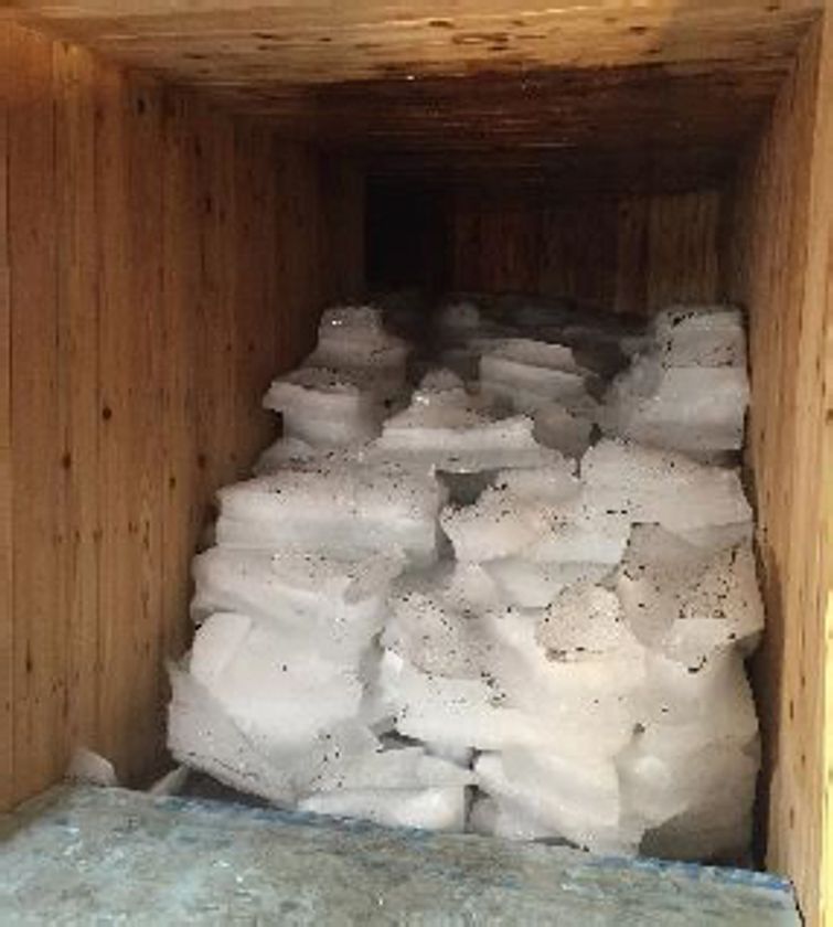 7月13日(水) 六甲山 夏の風物詩「氷室開き」を
自然体感展望台 六甲枝垂れで開催！
オリジナル日本酒
「白鶴 純米吟醸 六甲枝垂れ」も販売開始！